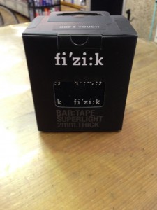 FIZIK バーテープ BKロゴ